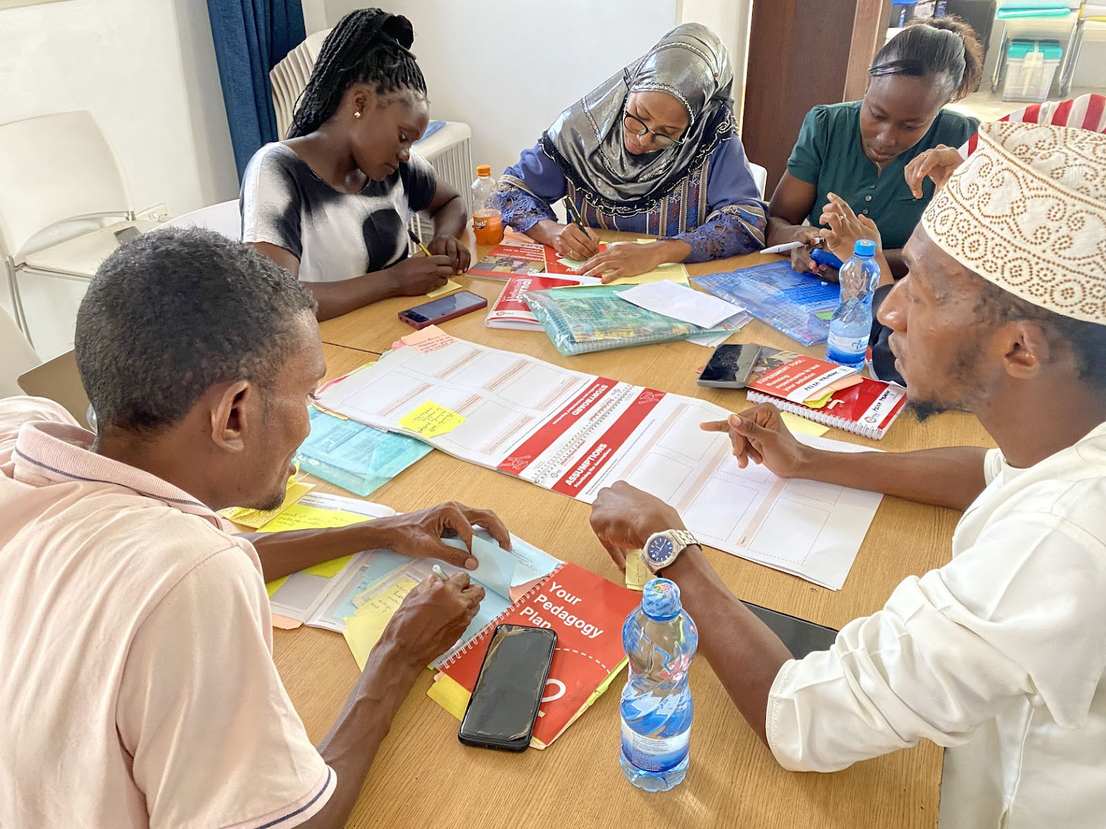 Teachers in Lamu County, Kenya, developing a pedagogy plaIn based on their classroom innovation